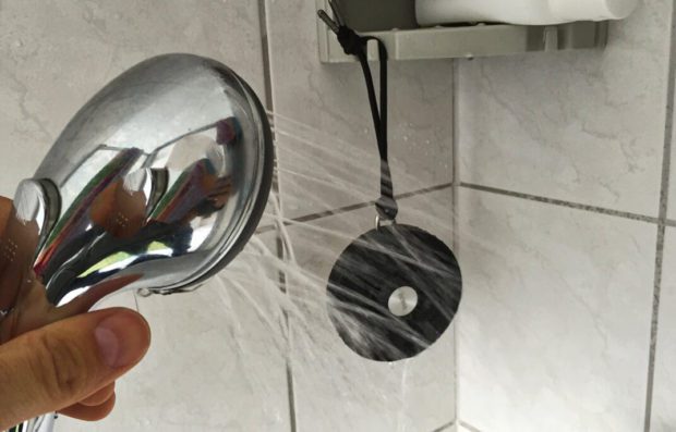 Der spritzwasserfeste Bluetooth Lautsprecher im Dusch-Test