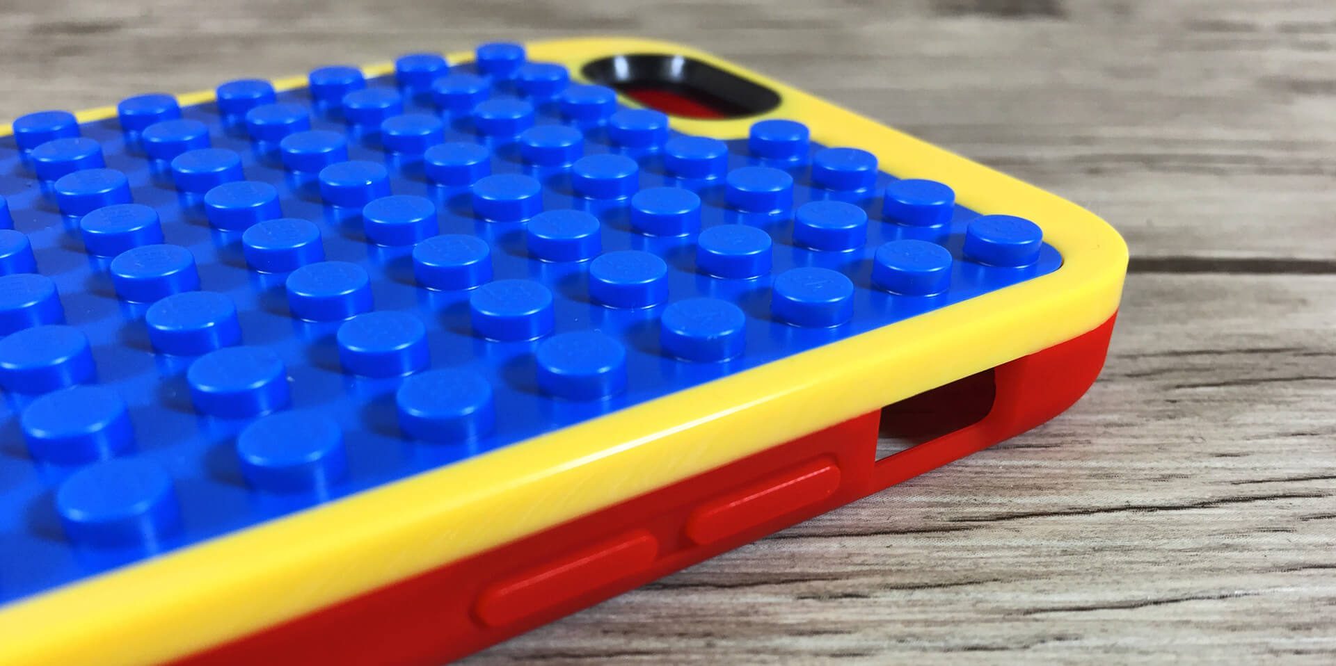 Lego iPhone Case mit Bedienelementen an der Seite