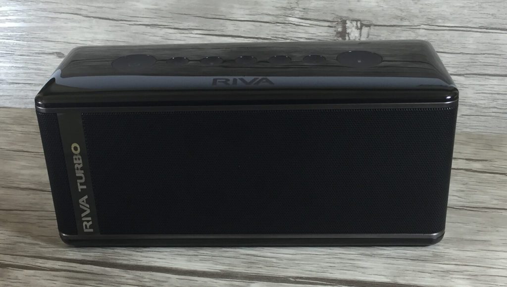 Mobiler Buetooth Lautsprecher im zeitlosen Design – der RIVA Turbo X.