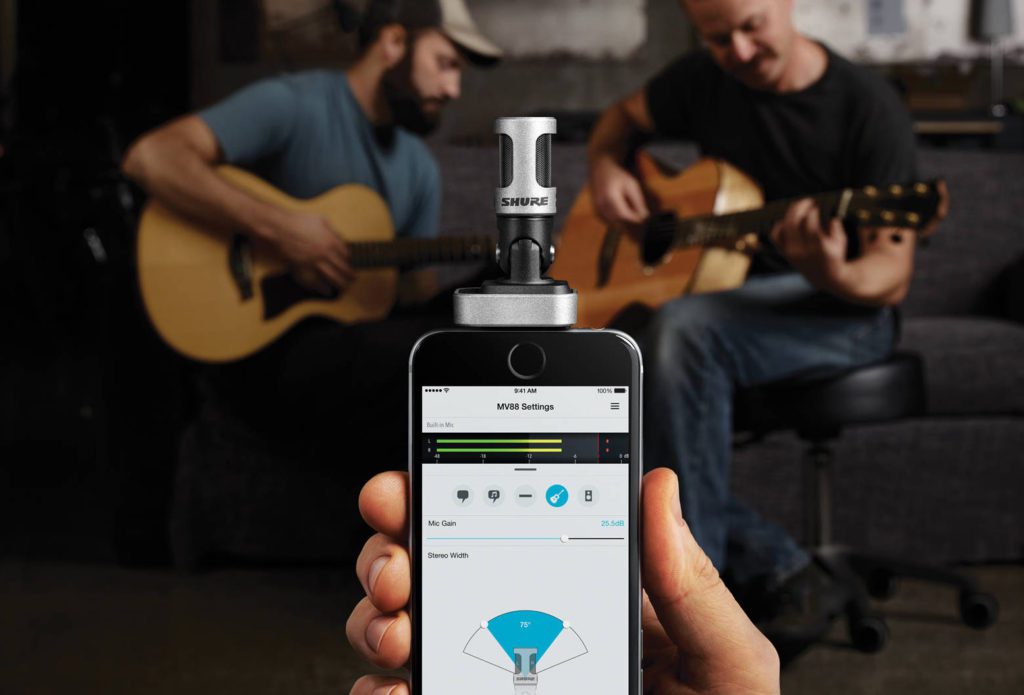 Digitales iPhone-Stereomikrofon mit Lightning-Anschluss: Das Shure MV88 ist die richtige Wahl für Musiker, Podcaster und Presseleute (Foto: Shure).