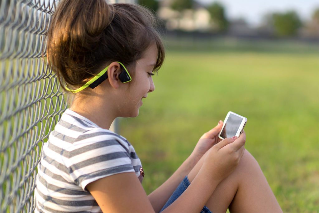 Der Trekz Titanium Mini ist der Knochenschall-Kopfhörer für Kinder – natürlich auch mit Bluetooth-Übertragung.