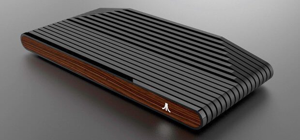 Das Ataribox Design: alte und neue Elemente wie Holz, die Rippen auf dem Rücken oder der erhöhte Rückteil sowie Glas, LED-Beleuchtung und neue Anschlüsse werden vereint.