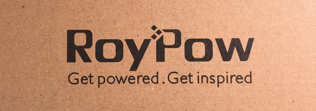Noch nie was von RoyPow gehört? Ich auch nicht… aber trotzdem scheint die Marke ein gutes Händchen für KFZ-Elektronik-Zubehör zu haben. Der Spannungswandler und die Starthilfe-Powerbanks von RoyPow sind top bewertet auf Amazon.