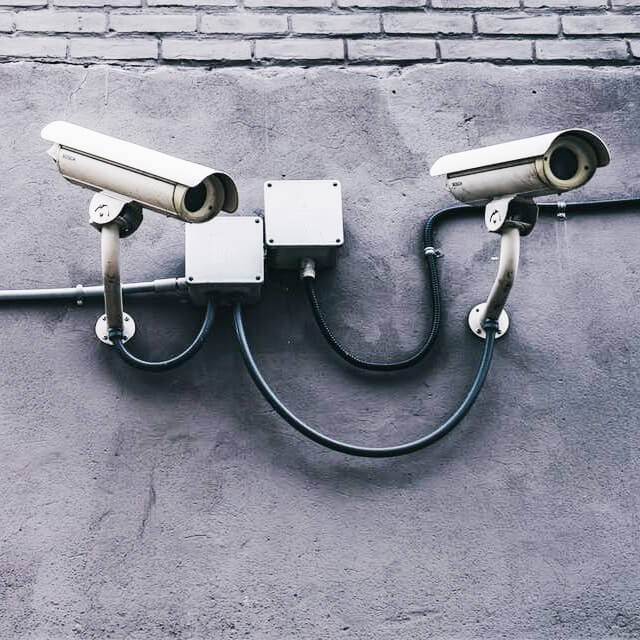 Unzureichend geschützte Sicherheitskamera als Eldorado für Kriminelle, Einbrecher und Identitätsdiebstahl