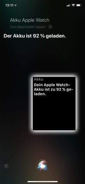 Den Akku-Ladezustand der Apple Watch könnt ihr per Siri unter iOS auf dem iPhone sowie unter watchOS auf der Apple Watch (kleines Bild) abrufen.