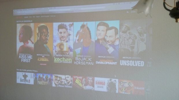 Wie oben schon erwähnt, kann man per Computer am Xiaomi Mijia Projektor natürlich auch Netflix schauen.