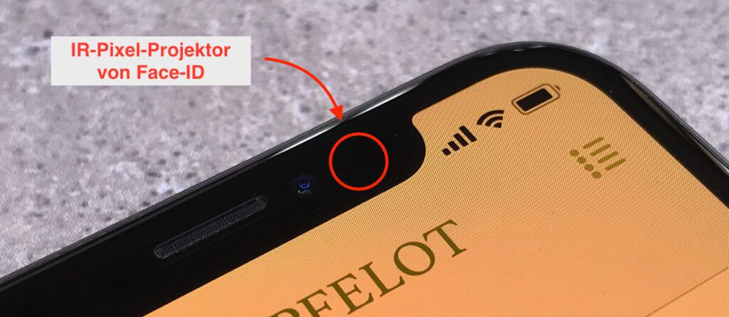 Beim iPhone X ist neben der Facetime-Kamera der IR-Pixel-Projektor untergebracht, der von der Webcam-Abdeckung verdeckt werden würde.