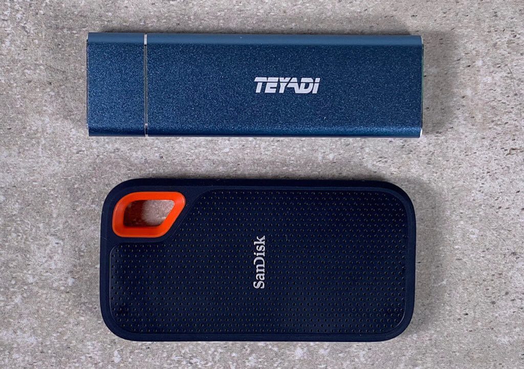 Im Vergleich: Die Teyadi und die SanDisk SSD.