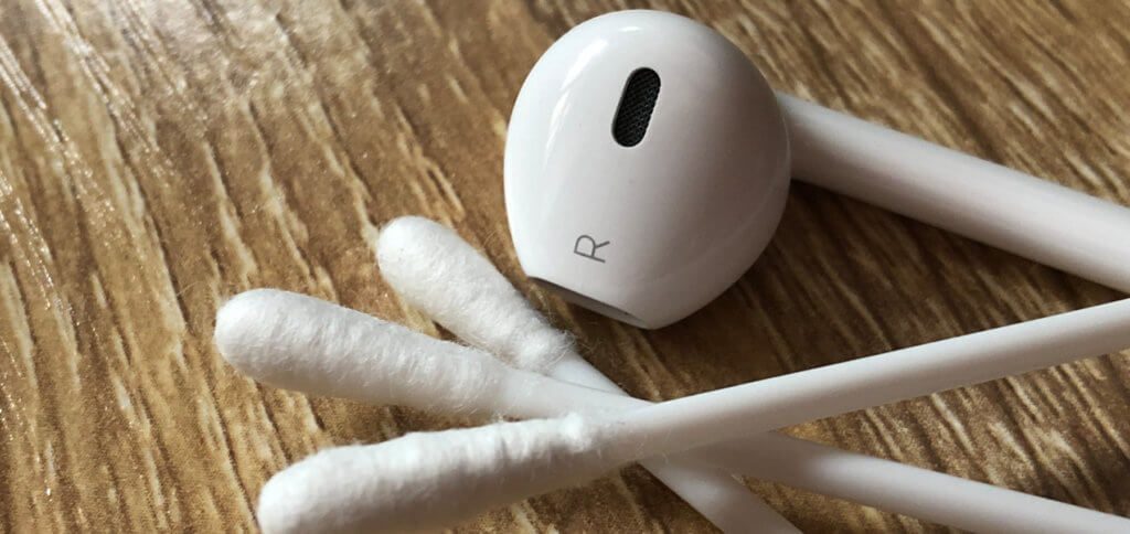 Die Apple AirPods reinigen und von Schmutz befreien, das sollte man ohne Wasser und nur mit bestimmten Hilfsmitteln. Hier einige Tipps fürs Kopfhörer sauber machen.