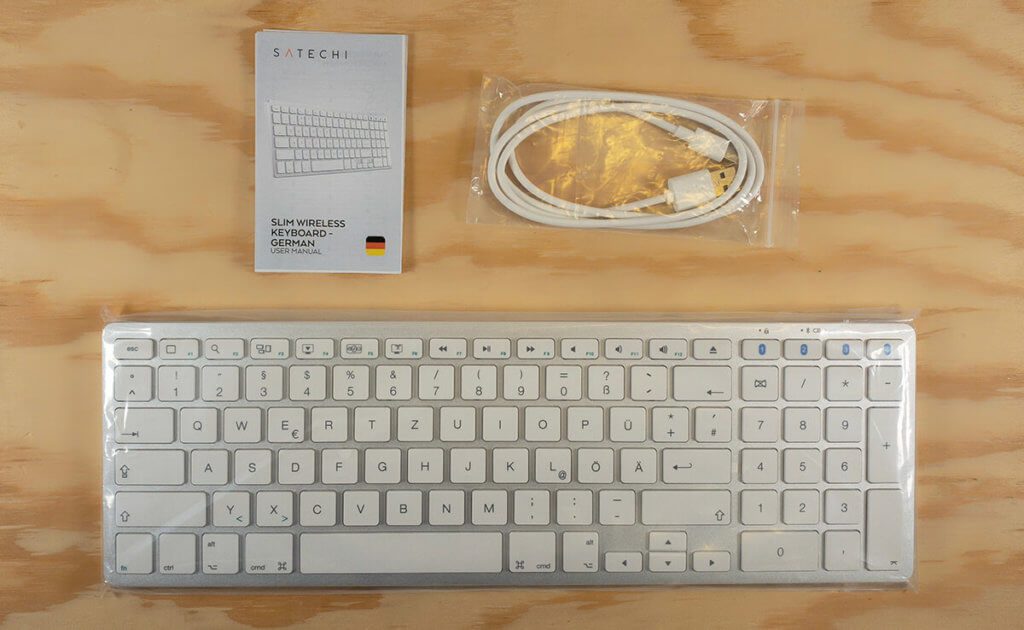 Im Lieferumfang der Tastatur ist neben einer kleinen deutschsprachigen Anleitung auch ein USB-C Ladekabel für die Tastatur.