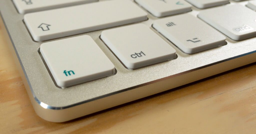 Die Verarbeitung der Satechi-Tastatur ist edel und die Kanten des Alu-Gehäuses sind – im Gegensatz zu denen der Apple Tastatur – sogar entgratet.