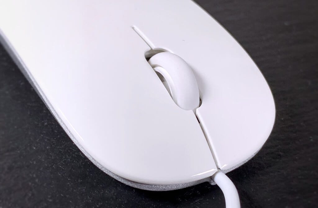 Das Scrollrad der LMP Maus läßt sich als mittlere Maustaste mit beliebigen Funktionen belegen, wenn man zum Beispiel USB Overdrive verwendet.