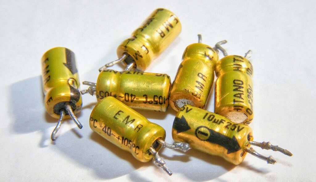 Übliche Elektrolyt-Kondensatoren haben zuwenig Kapazität für technische Anwendungen wie eine batterielose Starthilfe (Foto: Emilian Robert Vicol/Pixabay).