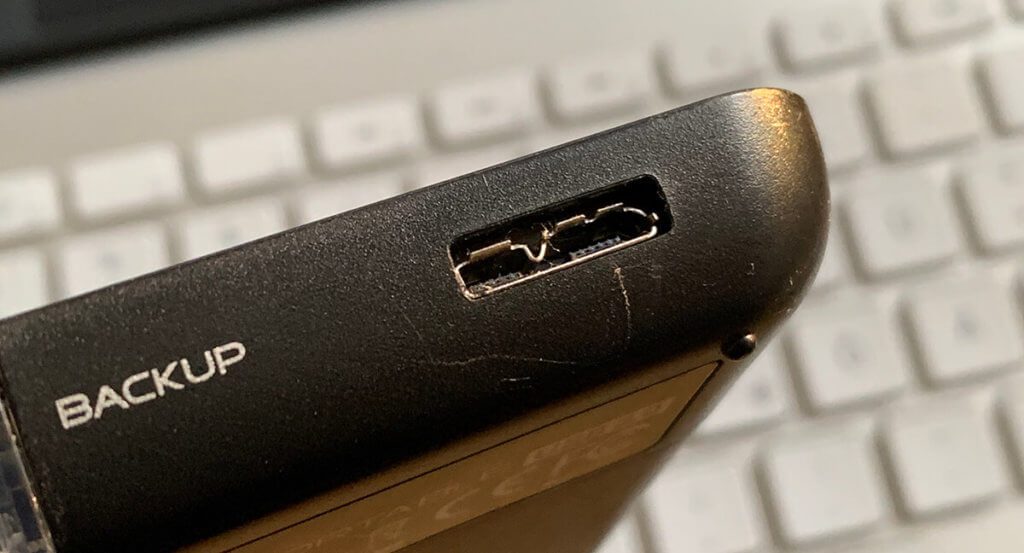 Der USB Micro Typ B Port ist häufig an USB 3.0 Festplatten zu finden (Fotos: Sir Apfelot).