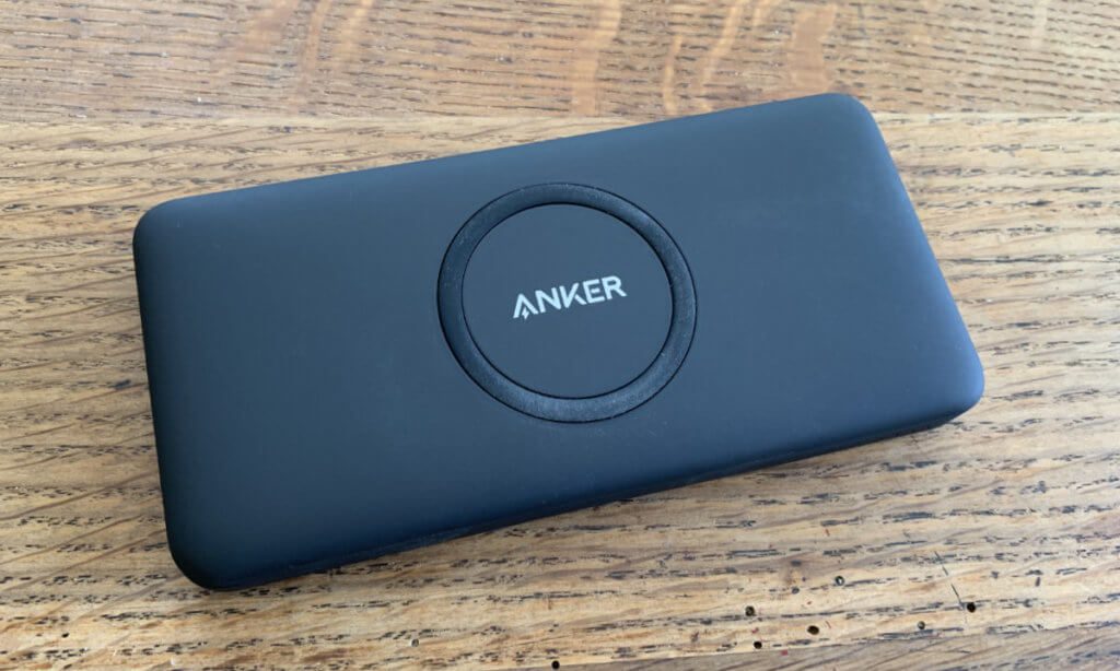 Die Anker PowerCore 10K Wireless ist handlich und mit knapp 200 Gramm absolut rucksack-tauglich.