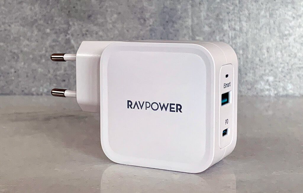 Das RAVPower PD Pioneer Ladegerät bietet zwei Ladeports und insgesamt mehr als 65 Watt Leistung (Fotos: Sir Apfelot).