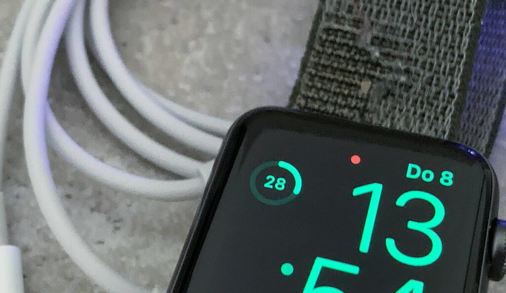 Von 8 auf 28% in 20 Minuten – so schnell lädt auch das Original-Kabel von Apple. Und ja, ich brauche mal ein neues Armband. ;-)