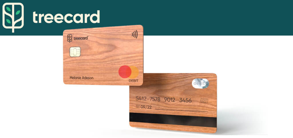 TreeCard, die kostenlose Holz-Debitkarte von Ecosia, ist gebührenfrei für Nutzer/innen. Die Einnahmen aus Bezahltransaktionen werden zu 80% für die weltweite Aufforstung genutzt.