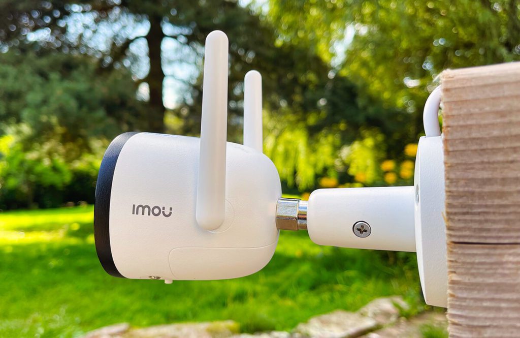 DIe Imou IP-Outdoor-Kamera ermöglicht die Überwachung von Gartenbereichen, Hauseingängen, Einfahrten etc.