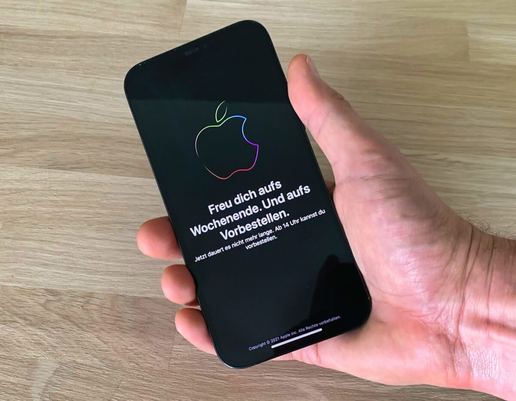 Das zeigt die Apple Store App in den Stunden vor dem Start der Vorbestellungen an. Erst um 14 Uhr ändert sich diese Ansicht und man kann sein iPhone bestellen (Foto: Sir Apfelot).