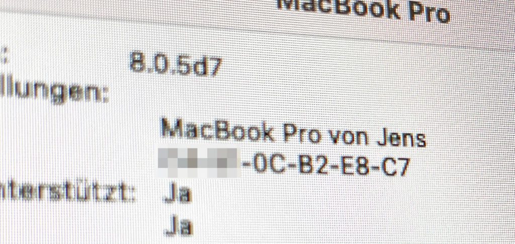 An meinem MacBook Pro wird die MAC-Adresse mit sechs Hexadezimalzahlen dargestellt, die durch einen Bindestrich getrennt sind.