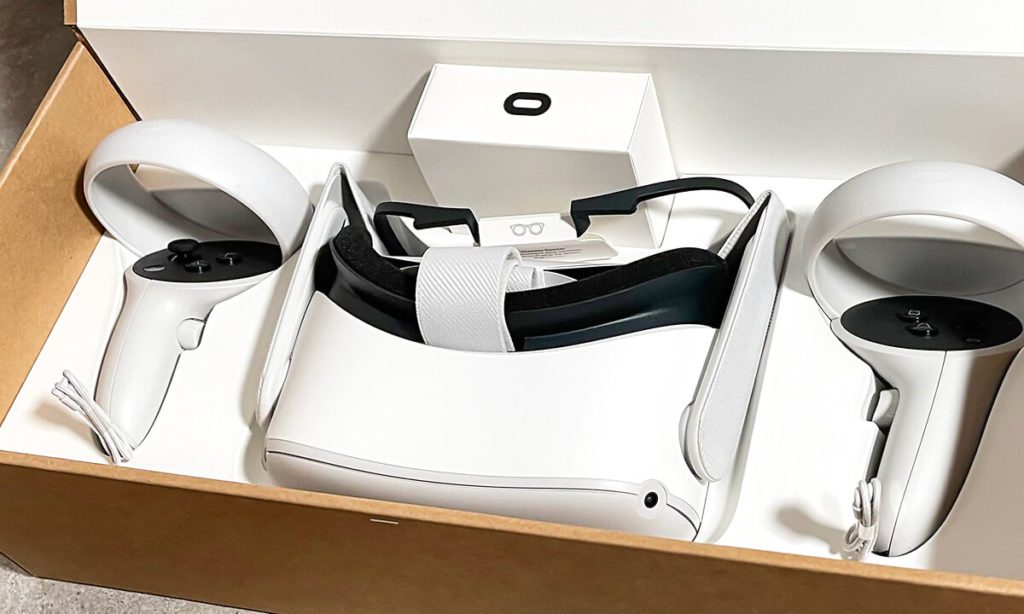 Warum die Oculus Quest 2 derzeit nicht in Deutschland verkauft wird, ist offiziell nicht bestätigt worden. Man kann jedoch davon ausgehen, dass der Facebook-Accountzwang für die Nutzung der VR-Brille auf rechtliche Probleme stoßen dürfte (Fotos: Sir Apfelot).