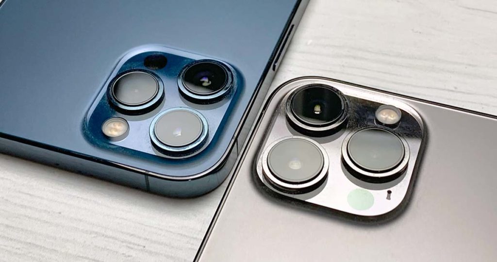 Links die Kamera des iPhone 12 Pro Max vs. rechts die Kamera des iPhone 13 Pro Max – man sieht, dass das neue Kameramodul geringfügig größer ist (Foto: Sir Apfelot)..