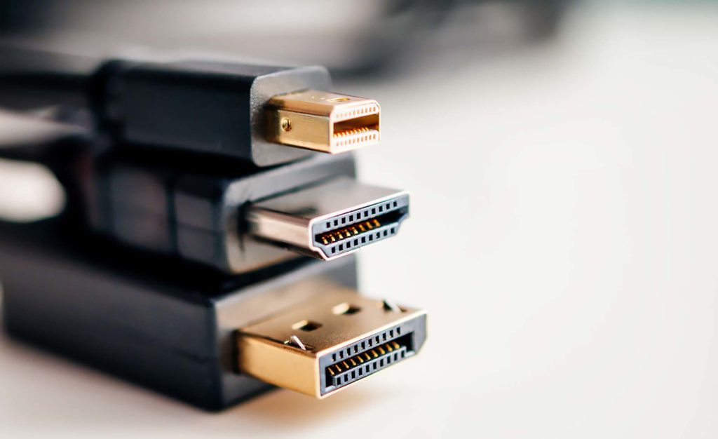 Gleiche Funktionen, aber unterschiedliche Steckertypen: Oben Mini-DisplayPort, in der Mitte HDMI und unten DisplayPort (Foto: Adrian Hancu/iStock).