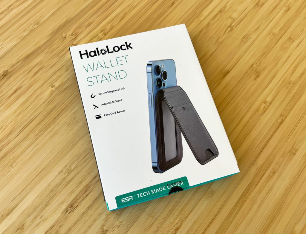 Der ESR HaloLock Wallet Stand ist eine MagSafe-Wallet mit einer Stand-Funktion, die es erlaubt das iPhone in Hoch- und Querformat aufzustellen (Fotos: Sir Apfelot).