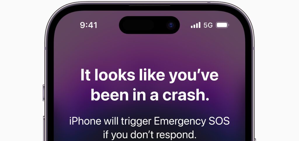 Ist alles okay, dann lässt sich der Notruf abbrechen. Es werden allerdings die Notfallzentrale und die Notfallkontakte informiert, wenn nach einem erkannten Autounfall keine Interaktion mit dem iPhone stattfindet.