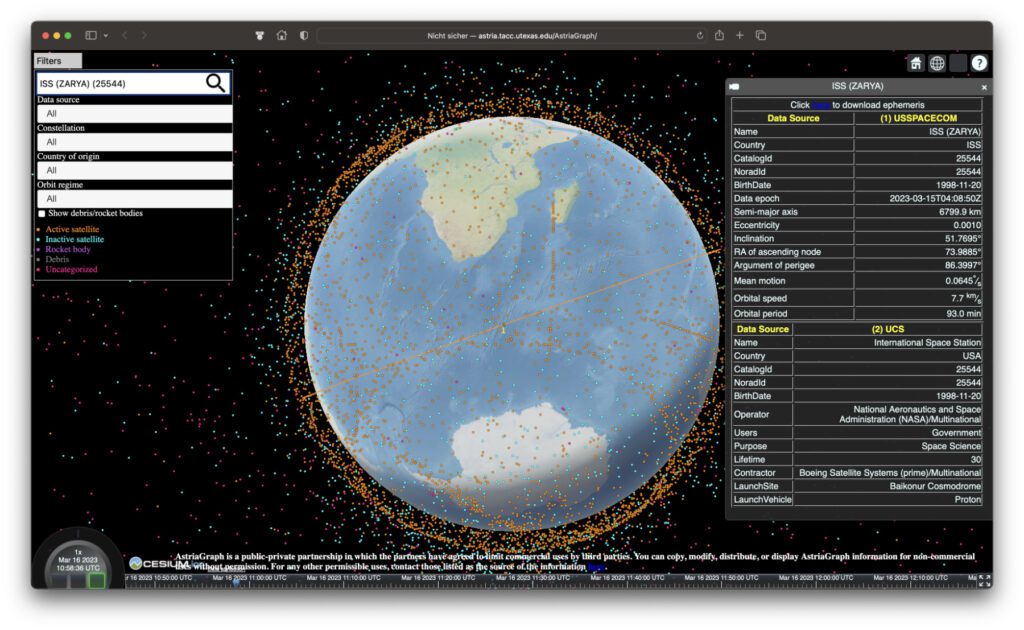 Die interaktive AstriaGraph-Karte zeigt euch 3D-animiert alle vermittels verschiedener Quellen ermittelten Objekte in verschiedenen Erdorbits. Zu jedem gibt es eine Flugbahn, die animiert wird. Außerdem kann zu jedem Punkt eine Übersicht zu Art, Alter, Herkunft und weiteren Infos aufgerufen werden. 