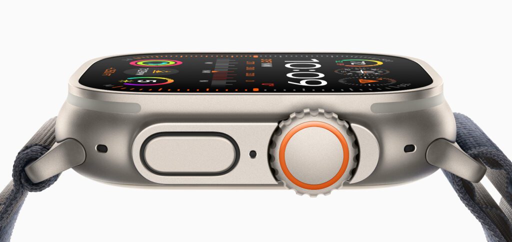 Die Apple Watch Ultra 2 bringt ein paar kleine, brauchbare Updates: ein leistungsfähigeres System für die Siri-Verarbeitung auf dem Gerät, ein helleres Display, die Doppeltipp-Geste für die freihändige Bedienung, neuer U-Chip und CO2-Neutralität. Mehr dazu in diesem Beitrag!