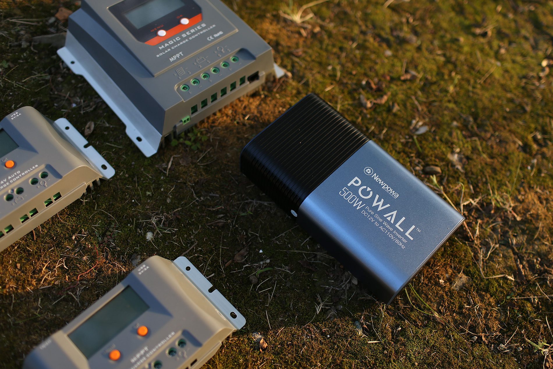 Wechselrichter sind ein Teil jeder Photovoltaik-Anlage, um den Gleichstrom der Module in Wechselstrom zu wandeln (Foto: Newpowa/Unsplash).