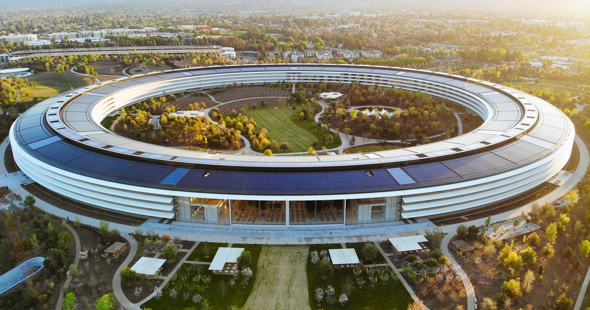 Bei der Planung des Apple Park in Cupertino wurde viel Wert auf die Nutzung nachhaltiger Energien gelegt (Foto: Carles Rabada /Unsplash).